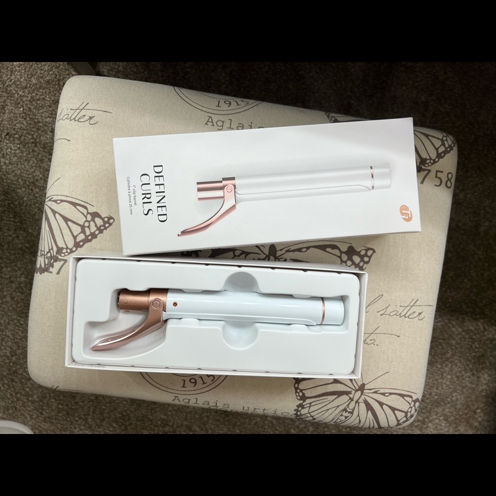 T3 Defined Curls 1” Clip Barrel - ONLY USED ONCE!